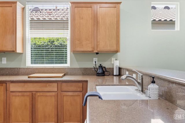 13607 Blossom Ridge Drive, Bakersfield, CA 93306