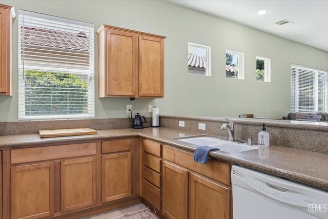 13607 Blossom Ridge Drive, Bakersfield, CA 93306