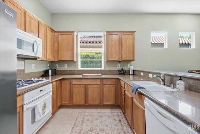 13607 Blossom Ridge Drive, Bakersfield, CA 93306