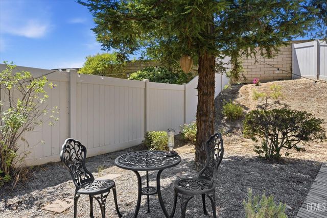 13607 Blossom Ridge Drive, Bakersfield, CA 93306