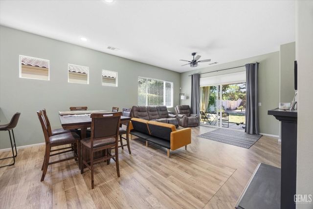 13607 Blossom Ridge Drive, Bakersfield, CA 93306