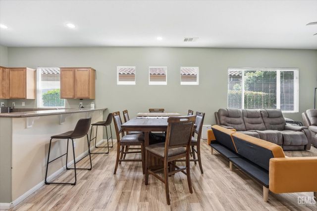 13607 Blossom Ridge Drive, Bakersfield, CA 93306