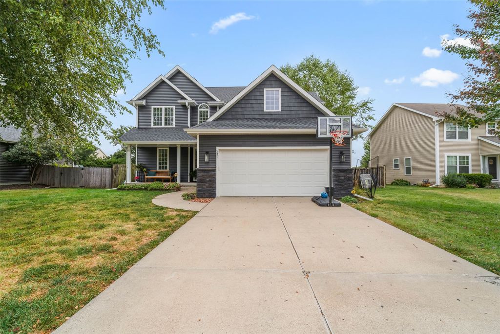 245 SE Wildflower Court, Pleasant Hill, IA 50327