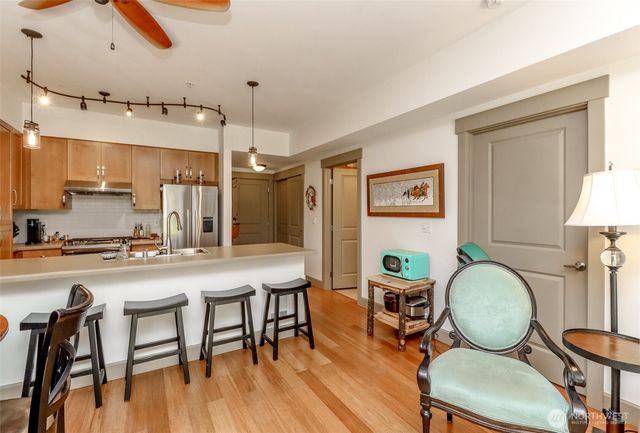 1840 25th Avenue NE #204, Issaquah, WA 98029