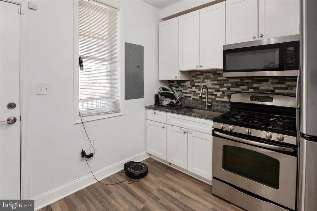 Image 10 of property listing at 1218 SARGEANT ST, Baltimore, MD 21223