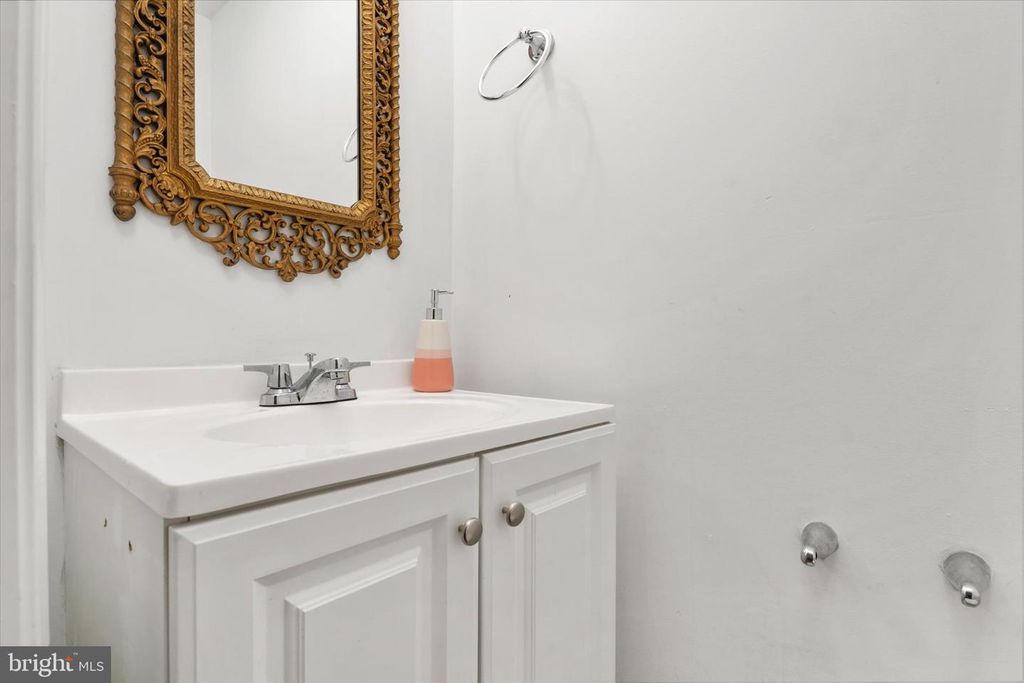 Image 8 of property listing at 1218 SARGEANT ST, Baltimore, MD 21223