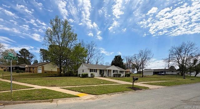 901 Valley Drive, Jonesboro, AR 72401