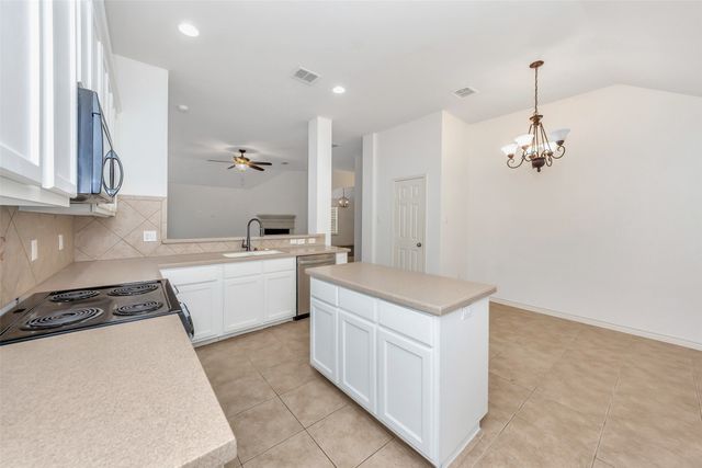 10209 Fossil Valley Drive, Fort Worth, TX 76131