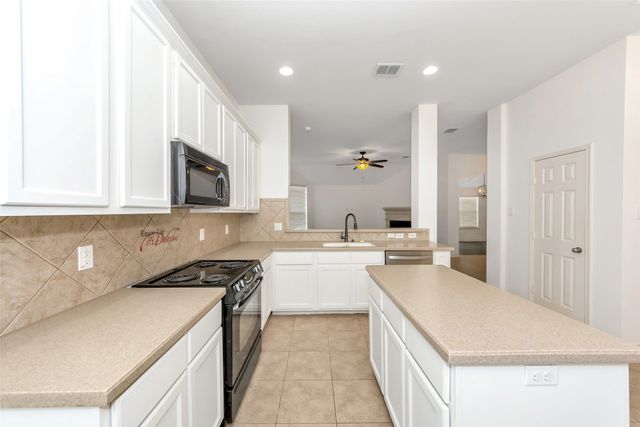 10209 Fossil Valley Drive, Fort Worth, TX 76131