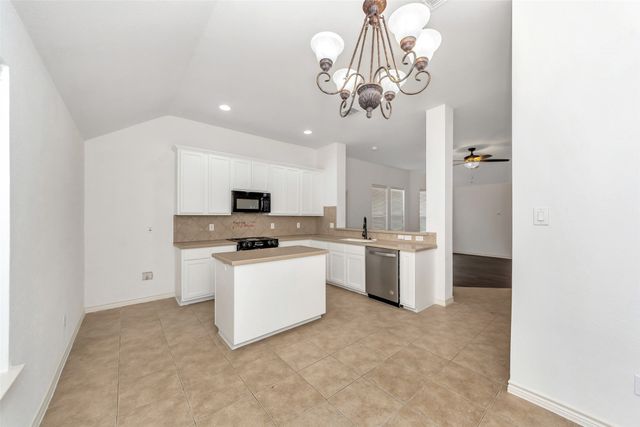 10209 Fossil Valley Drive, Fort Worth, TX 76131