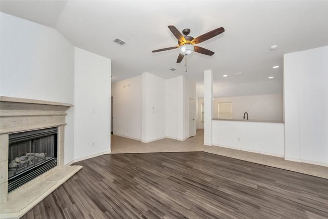 10209 Fossil Valley Drive, Fort Worth, TX 76131