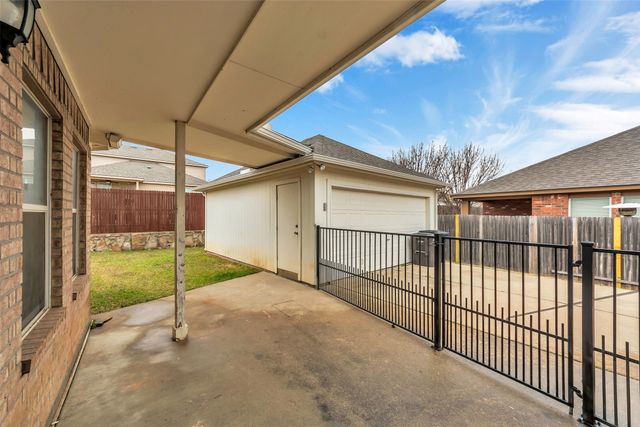 10209 Fossil Valley Drive, Fort Worth, TX 76131
