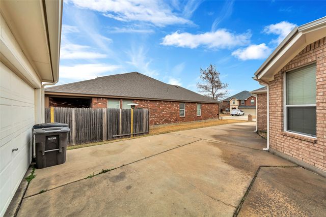 10209 Fossil Valley Drive, Fort Worth, TX 76131