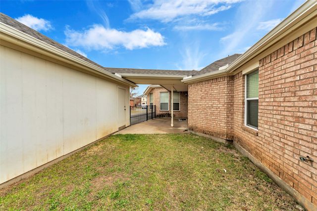 10209 Fossil Valley Drive, Fort Worth, TX 76131