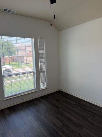 10209 Fossil Valley Drive, Fort Worth, TX 76131