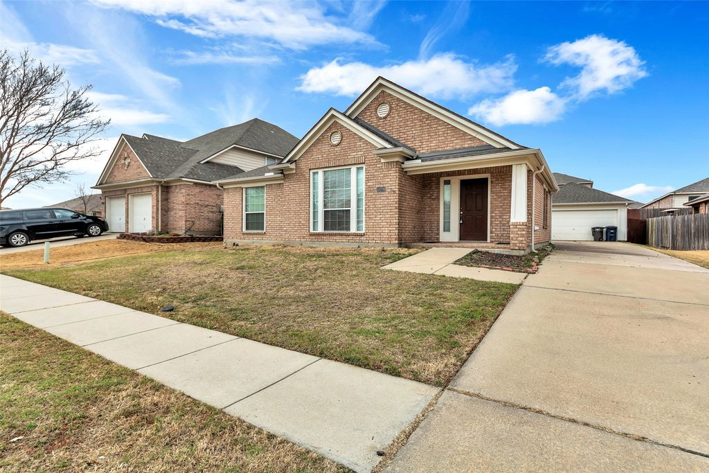 10209 Fossil Valley Drive, Fort Worth, TX 76131