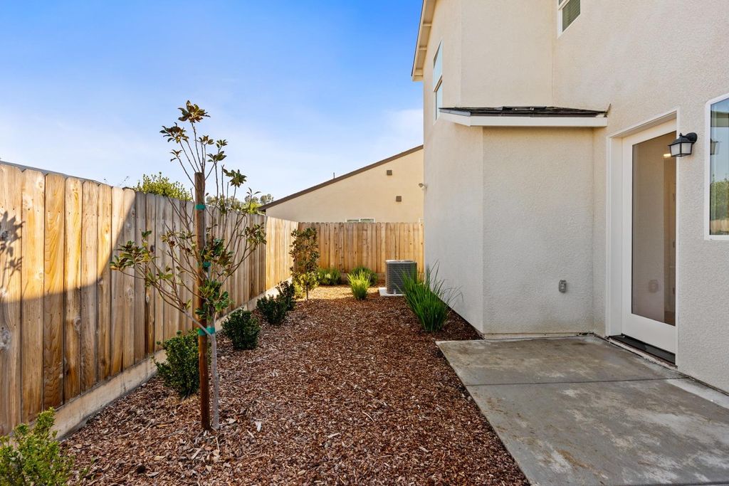 Image 33 of property listing at 6713 E Sentry Drive, Fresno, CA 93727