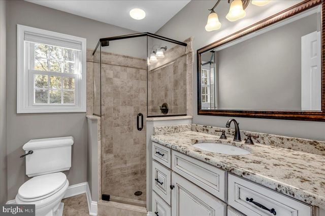 8 STONEHENGE DR, Medford, NJ 08055