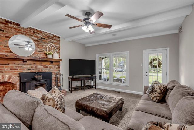 8 STONEHENGE DR, Medford, NJ 08055