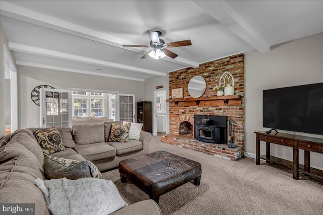 8 STONEHENGE DR, Medford, NJ 08055