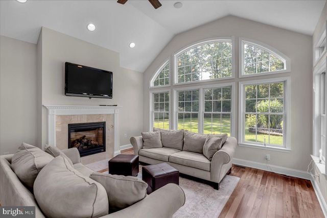 8 STONEHENGE DR, Medford, NJ 08055