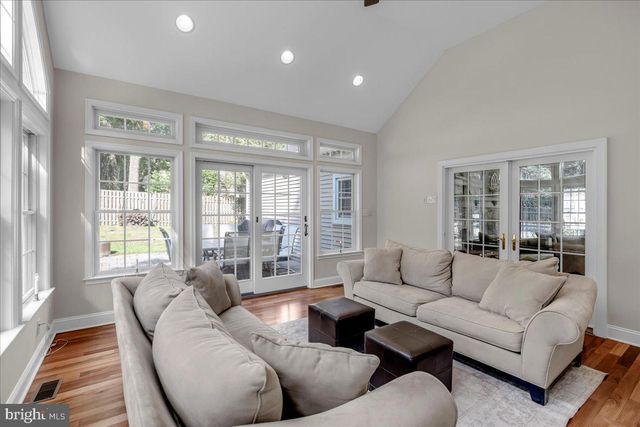 8 STONEHENGE DR, Medford, NJ 08055