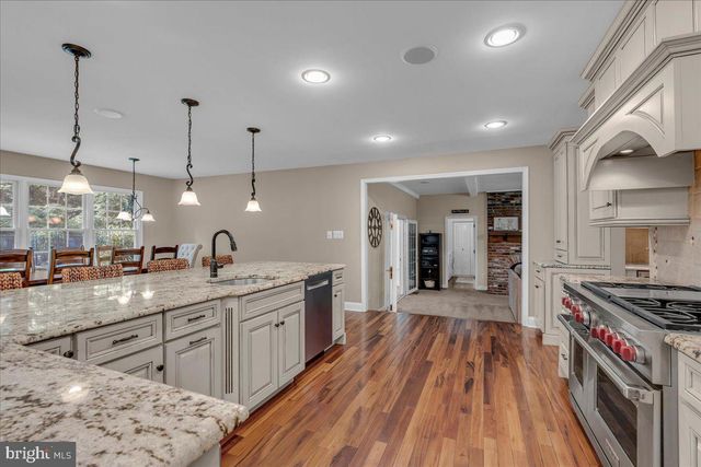 8 STONEHENGE DR, Medford, NJ 08055