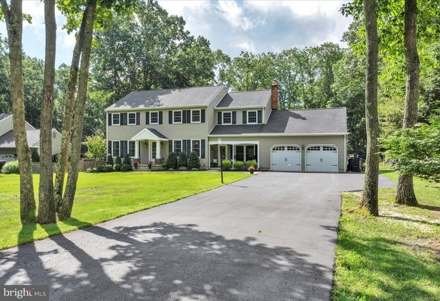 8 STONEHENGE DR, Medford, NJ 08055