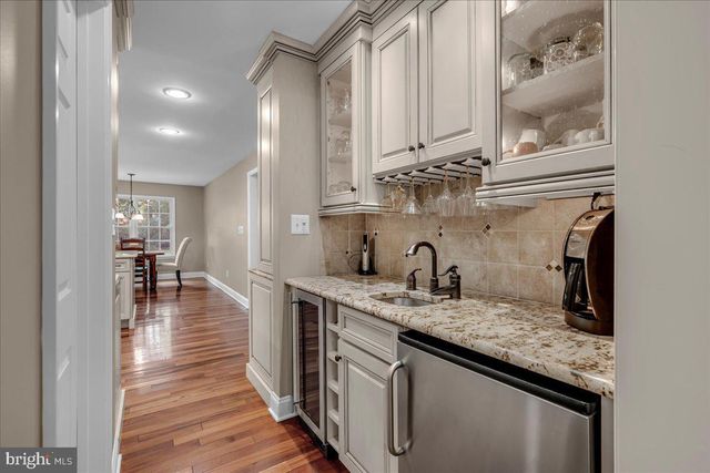 8 STONEHENGE DR, Medford, NJ 08055