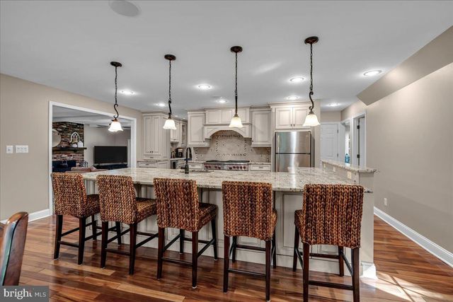 8 STONEHENGE DR, Medford, NJ 08055