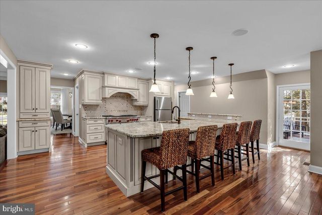 8 STONEHENGE DR, Medford, NJ 08055