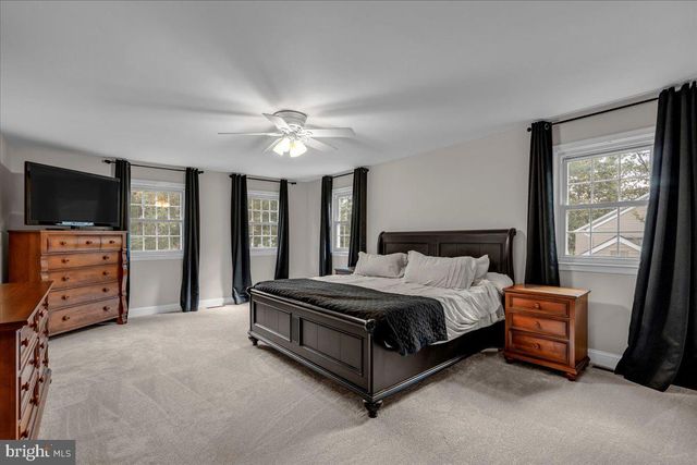 8 STONEHENGE DR, Medford, NJ 08055