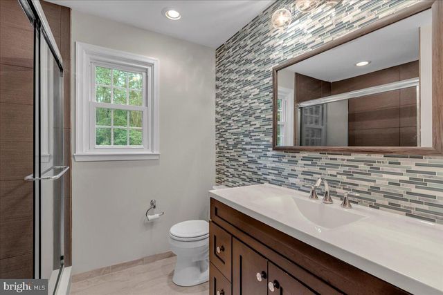 8 STONEHENGE DR, Medford, NJ 08055
