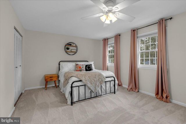 8 STONEHENGE DR, Medford, NJ 08055