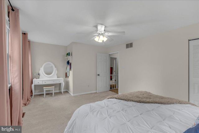 8 STONEHENGE DR, Medford, NJ 08055