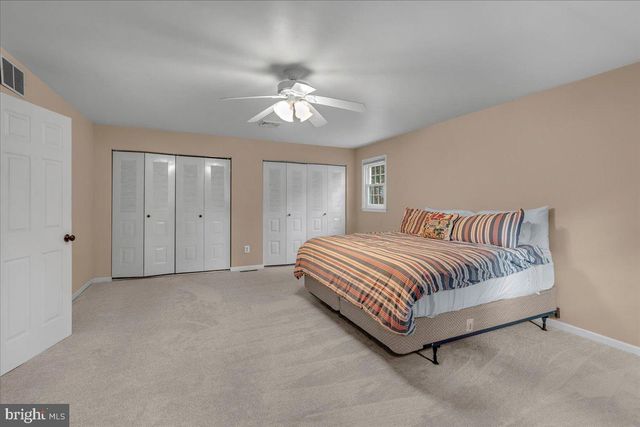 8 STONEHENGE DR, Medford, NJ 08055