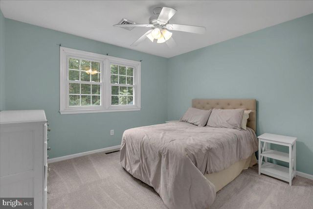 8 STONEHENGE DR, Medford, NJ 08055
