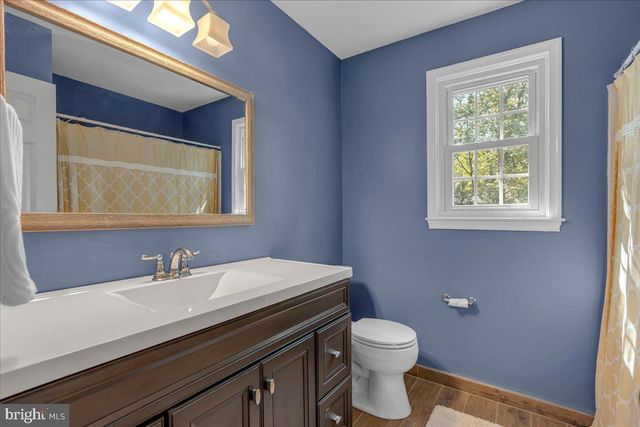 8 STONEHENGE DR, Medford, NJ 08055