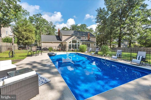 8 STONEHENGE DR, Medford, NJ 08055