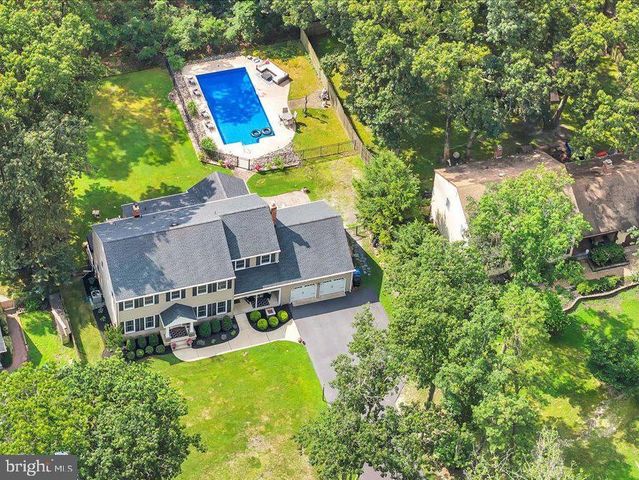 8 STONEHENGE DR, Medford, NJ 08055