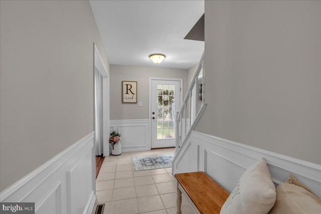 8 STONEHENGE DR, Medford, NJ 08055