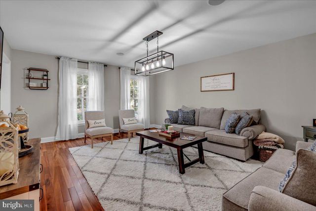 8 STONEHENGE DR, Medford, NJ 08055