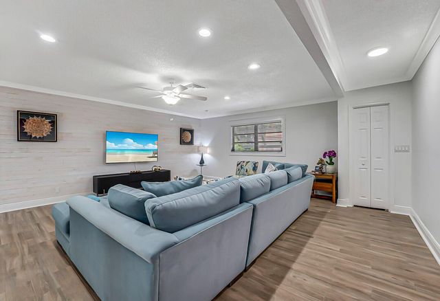 532 N Palmway, Lake Worth Beach, FL 33460