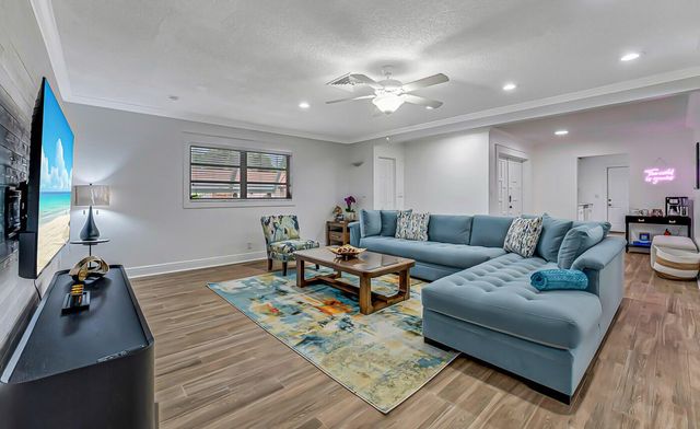 532 N Palmway, Lake Worth Beach, FL 33460