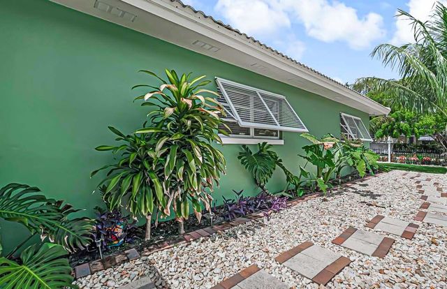532 N Palmway, Lake Worth Beach, FL 33460