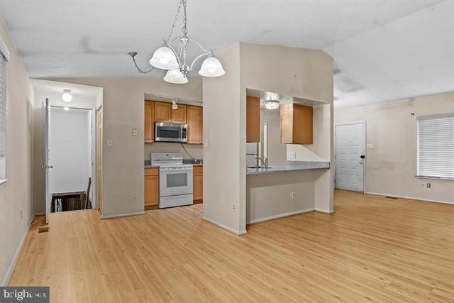 8406 RAINBOW BRIDGE LN, Springfield, VA 22153