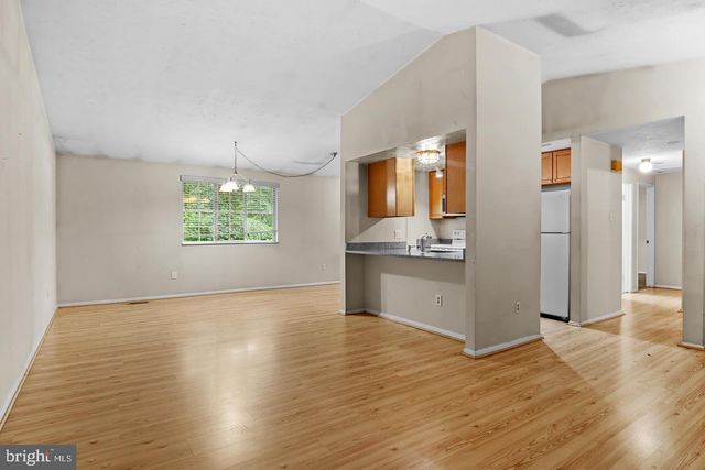 8406 RAINBOW BRIDGE LN, Springfield, VA 22153