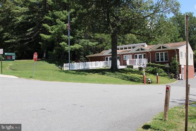 8406 RAINBOW BRIDGE LN, Springfield, VA 22153