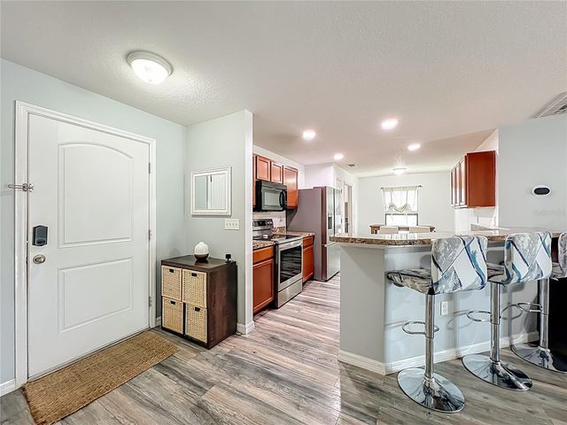 2395 BRACKNELL FOREST TRL, Tavares, FL 32778