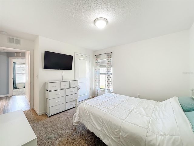 2395 BRACKNELL FOREST TRL, Tavares, FL 32778